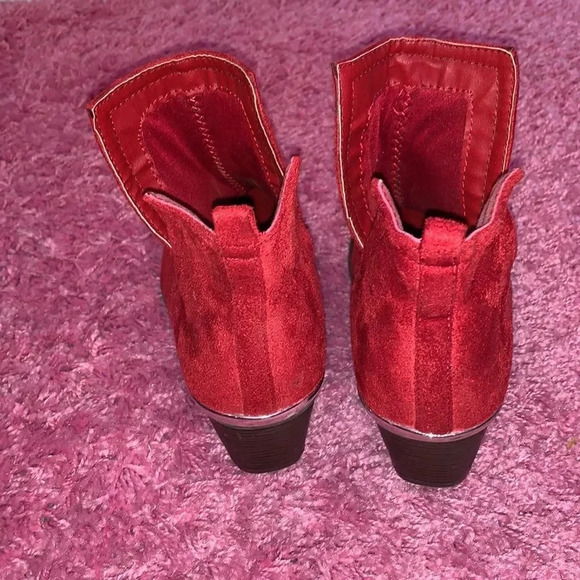 Journee Collection Issla Red Ankle Bootie - Picture 5 of 6